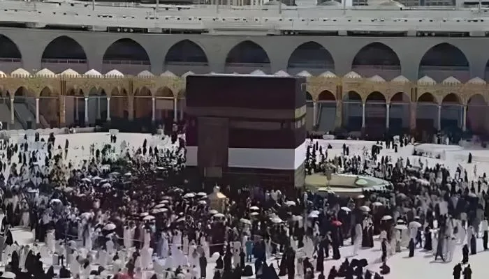 المسجد الحرام بدون زوار.. ونساء مكة يملأن ساحة الطواف في يوم “الخُليف”