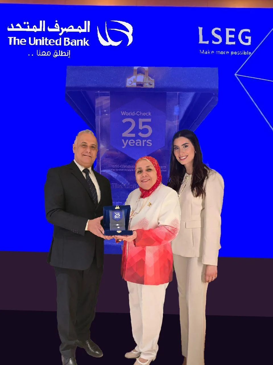 المصرف المتحد يُكرم بجائزة التميز من مؤسسة LSEG لمبادرات مكافحة غسل الأموال وتمويل الإرهاب المصرف المتحد يُكرم بجائزة التميز من مؤسسة LSEG لمبادرات مكافحة غسل الأموال وتمويل الإرهاب