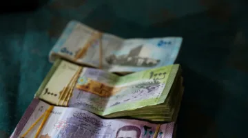المصرف المركزي السوري ينهي تراخيص كبار شركات الصرافة