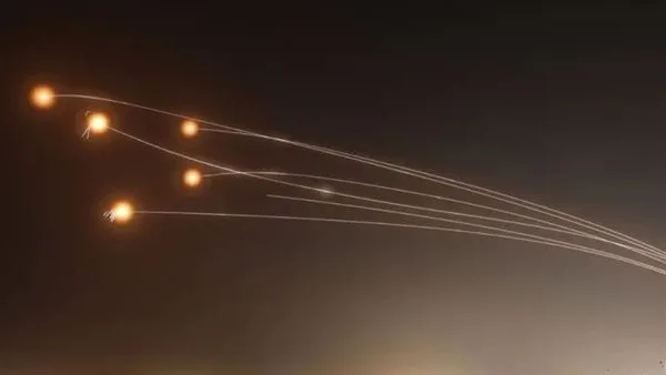 المعركة في أوجها: إيران تهاجم تل أبيب وإسرائيل تعلن استمرار حملاتها العسكرية المعركة في أوجها: إيران تهاجم تل أبيب وإسرائيل تعلن استمرار حملاتها العسكرية