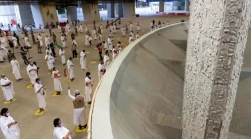 المفتي السابق يشرح الفتوى حول توكيل الآخرين لرمي الجمرات أثناء الحج