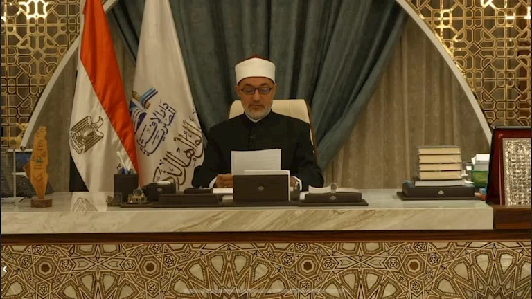 المفتي يشرح حكم كشف الكتف الأيمن خلال الإحرام: سنة الاضطباع المفتي يشرح حكم كشف الكتف الأيمن خلال الإحرام: سنة الاضطباع