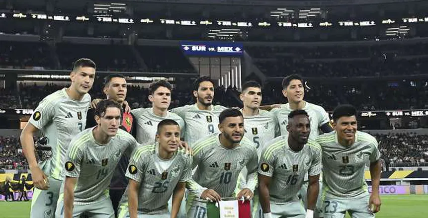 المكسيك تتغلب على سورينام بهدفين وتتأهل إلى ربع نهائي كأس الذهبية.