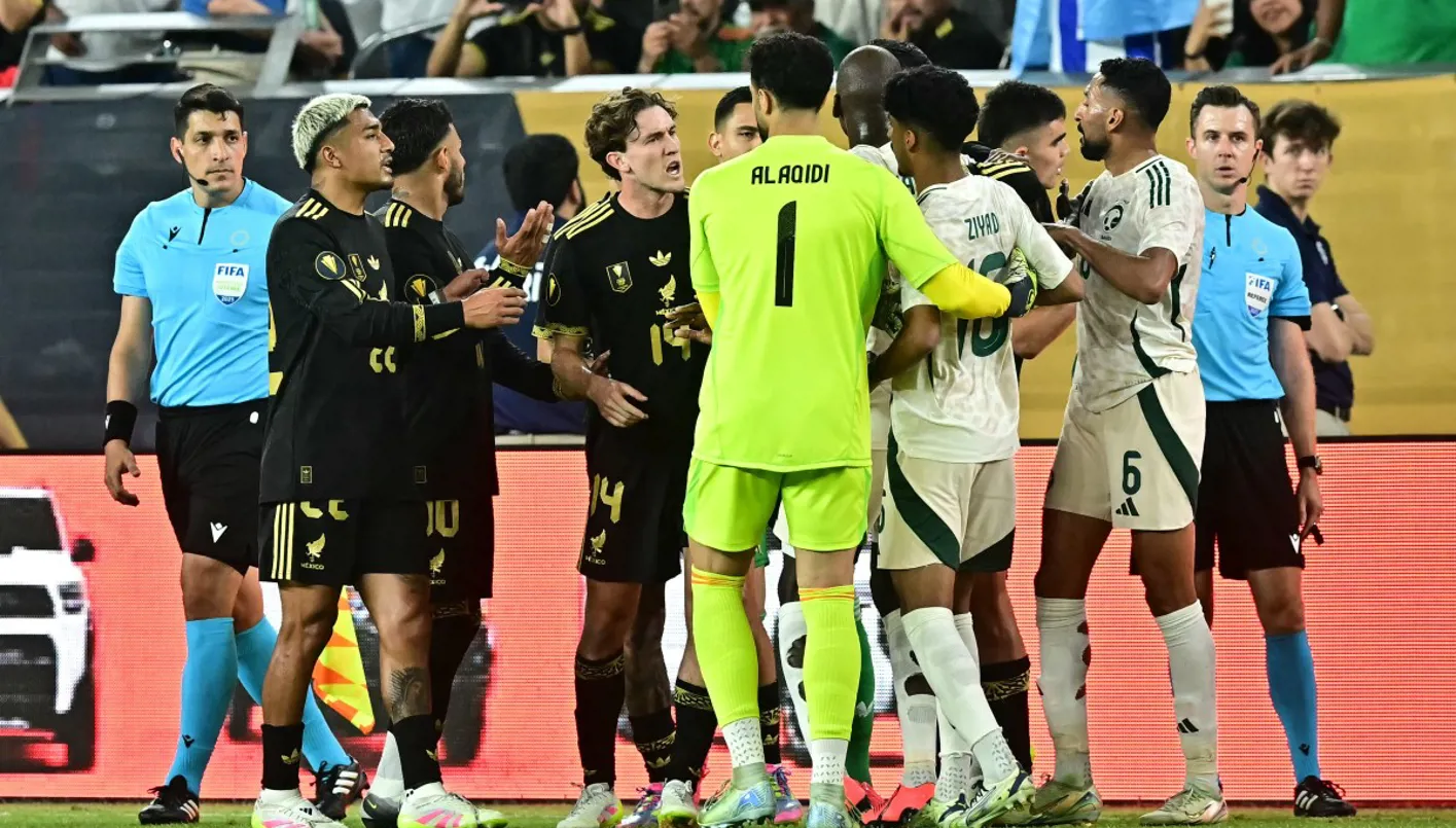 المكسيك تخرج السعودية من المرحلة نصف النهائية لكأس الذهبية. المكسيك تخرج السعودية من المرحلة نصف النهائية لكأس الذهبية.