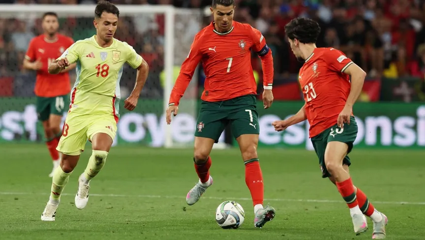 المنتخب البرتغالي يحصد لقب دوري الأمم الأوروبية بعد انتصاره على إسبانيا بركلات الترجيح المنتخب البرتغالي يحصد لقب دوري الأمم الأوروبية بعد انتصاره على إسبانيا بركلات الترجيح