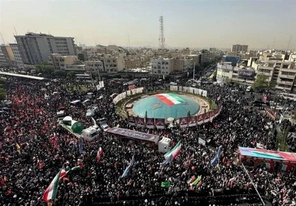 الموت لأمريكا والموت لإسرائيل في سماء طهران