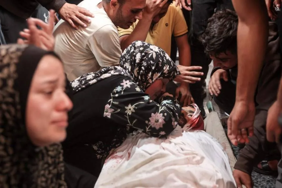 الموت يهدد سكان غزة بالجوع والقصف.. ولا بارقة أمل للحل الموت يهدد سكان غزة بالجوع والقصف.. ولا بارقة أمل للحل
