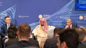 النائب العام يسلط الضوء على جهود المملكة في تحسين المناخ الاستثماري خلال حضوره منتدى بطرسبورغ الاقتصادي الدولي.