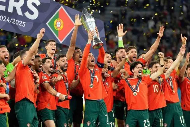 النشرة الرياضية: الأهلي يتلقى خسارة أمام باتشوكا… والبرتغال تتوج بطلة لدوري الأمم الأوروبية النشرة الرياضية: الأهلي يتلقى خسارة أمام باتشوكا… والبرتغال تتوج بطلة لدوري الأمم الأوروبية