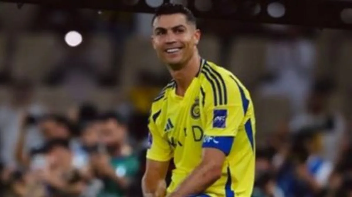 النصر السعودي يقترب من التعاقد مع مدرب الهلال السابق بدعم من رونالدو.