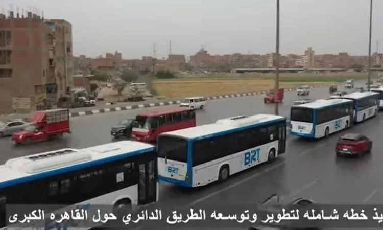 النقل تدعو المواطنين لعدم استخدام المسار المخصص للباص الترددي إلى اليسار. النقل تدعو المواطنين لعدم استخدام المسار المخصص للباص الترددي إلى اليسار.