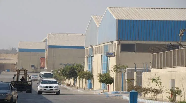 النقل توفر خدمات نقل منتظمة لتيسير تنقل العاملين في مصانع أبورواش النقل توفر خدمات نقل منتظمة لتيسير تنقل العاملين في مصانع أبورواش