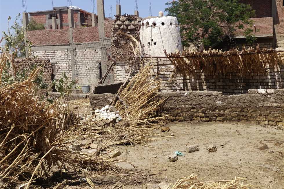 النيابة العامة تقوم بزيارة منازل المتضررين من تسرب مياه الصرف الصحي في نجع الدير بسوهاج. النيابة العامة تقوم بزيارة منازل المتضررين من تسرب مياه الصرف الصحي في نجع الدير بسوهاج.