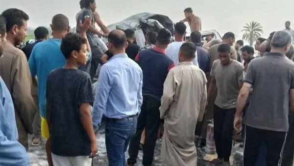 النيابة تفحص مكان حادث الطريق الإقليمي وتجمع أقوال ذوي الضحايا. النيابة تفحص مكان حادث الطريق الإقليمي وتجمع أقوال ذوي الضحايا.