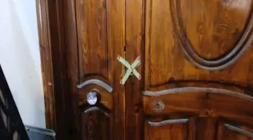 النيابة تُطلق سراح طبيب قنا بعد توصلّه لاتفاق مع عائلة المسنة التي توفيت نتيجة إهمال.