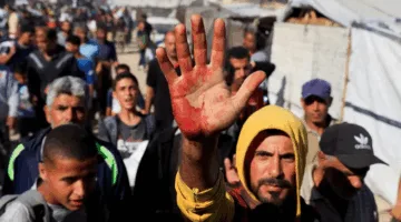 “الهجوم على قافلة المساعدات في رفح”.. إسرائيل تهاجم مركز توزيع إنساني وتتسبب في مقتل 26 شخصاً