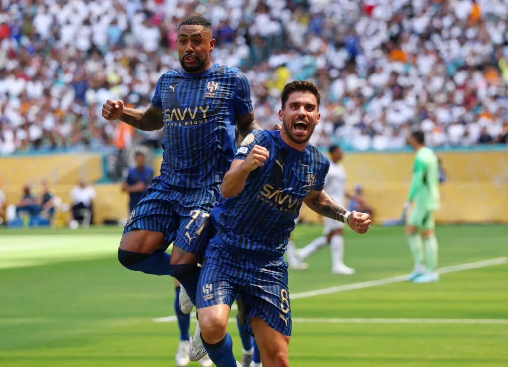الهلال يبرز قوته البطولية ويسجل تاريخاً جديداً أمام ريال مدريد الهلال يبرز قوته البطولية ويسجل تاريخاً جديداً أمام ريال مدريد