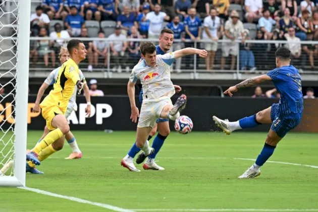 الهلال يتعادل مع سالزبورغ ويواصل الحفاظ على فرصه في التأهل الهلال يتعادل مع سالزبورغ ويواصل الحفاظ على فرصه في التأهل