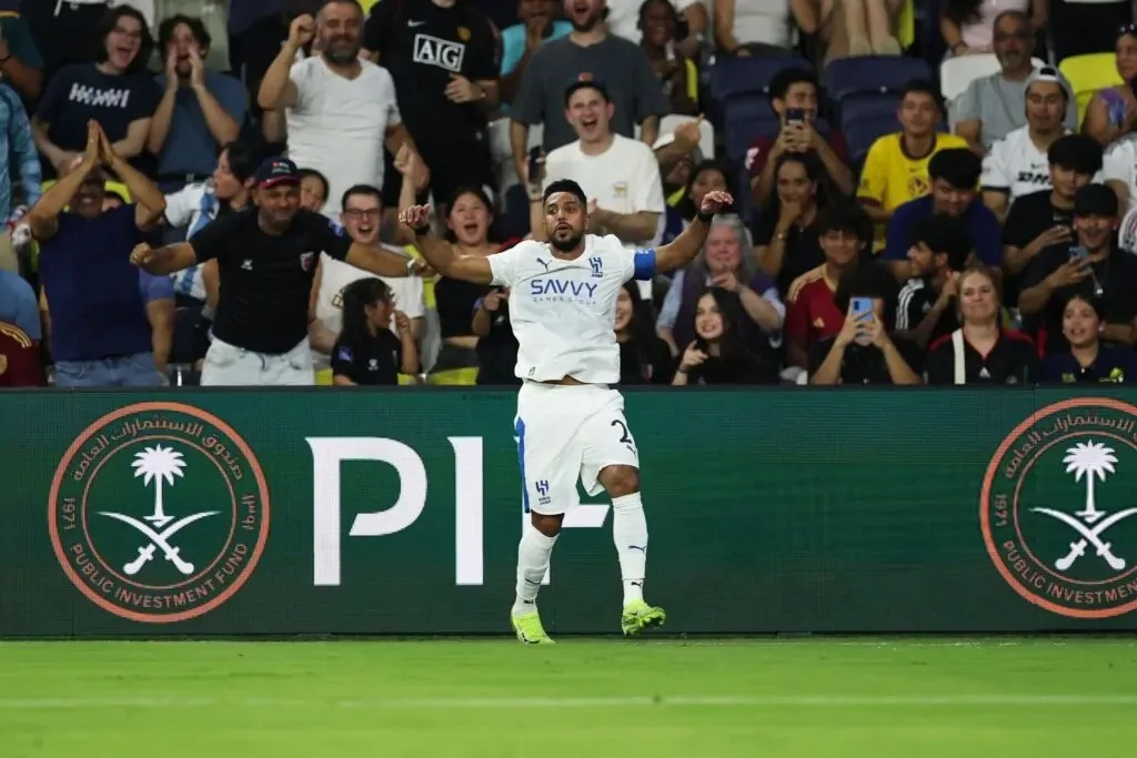 الهلال يتفوق على باتشوكا بهدف الدوسري في الشوط الأول. الهلال يتفوق على باتشوكا بهدف الدوسري في الشوط الأول.