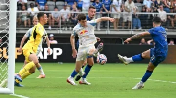 الهلال يحقق التعادل مع سالزبورغ ويستمر في سباق التأهل