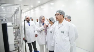 الهيئة المصرية للدواء تنظم زيارة ميدانية للوفد الصيني إلى مجموعة من مصانع مستحضرات التجميل البارزة.