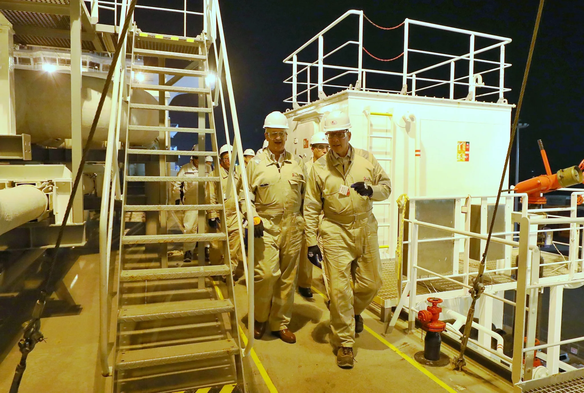 الوزير المسؤول عن البترول يراقب إعداد سفينة التغييز “Energos Power” في ميناء الإسكندرية الوزير المسؤول عن البترول يراقب إعداد سفينة التغييز “Energos Power” في ميناء الإسكندرية