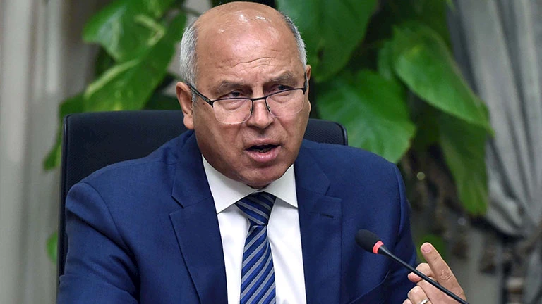 الوزير: “لدينا مصنع يفتح أبوابه كل ساعتين ولدينا قائمة بالأسماء” الوزير: “لدينا مصنع يفتح أبوابه كل ساعتين ولدينا قائمة بالأسماء”