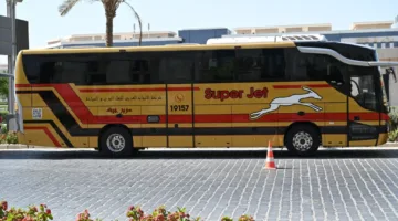 الوزير يراجع 20 حافلة مرسيدس بنسبة مكونات محلية تبلغ 60%