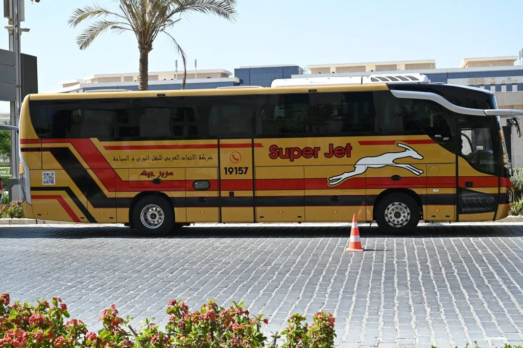 الوزير يراجع 20 حافلة مرسيدس بنسبة مكونات محلية تبلغ 60% الوزير يراجع 20 حافلة مرسيدس بنسبة مكونات محلية تبلغ 60%