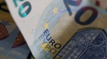 اليورو يستمر في الارتفاع أمام الدولار بفضل تجدد التوترات التجارية