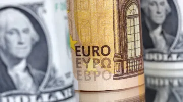 اليورو يصل لأعلى مستوى له مقابل الدولار خلال أربع سنوات