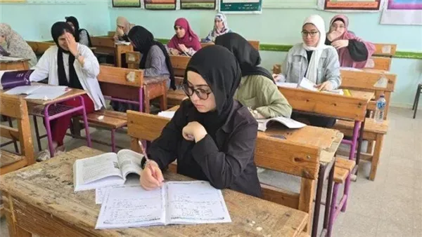 امتحان اللغة الأجنبية الثانية لعام 2025 الثانوية العامة يشهد تداولا عبر مجموعات الغش الإلكتروني امتحان اللغة الأجنبية الثانية لعام 2025 الثانوية العامة يشهد تداولا عبر مجموعات الغش الإلكتروني
