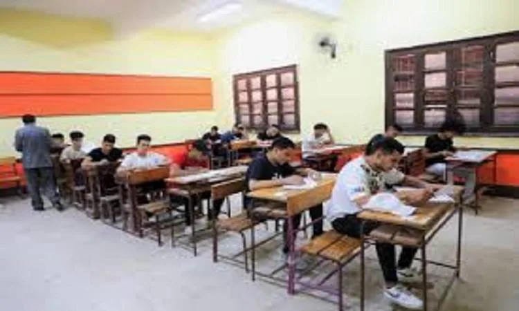 امتحانات الثانوية العامة لهذا العام تتسم بخصوصية كبيرة ولا تُحتمل الأخطاء. امتحانات الثانوية العامة لهذا العام تتسم بخصوصية كبيرة ولا تُحتمل الأخطاء.