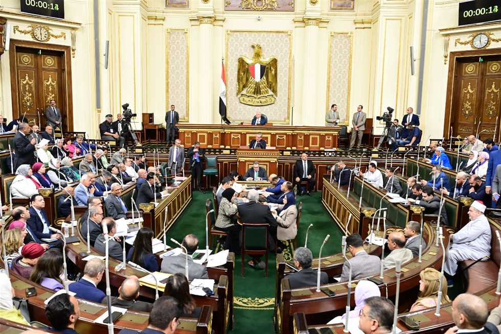 انتقادات قوية بشأن الميزانية في البرلمان.. ونائب: هذه الحكومة غير مؤهلة في زمن الحرب انتقادات قوية بشأن الميزانية في البرلمان.. ونائب: هذه الحكومة غير مؤهلة في زمن الحرب