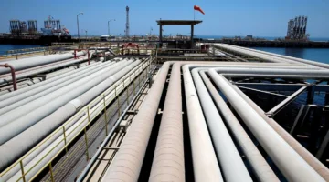 انخفاض 2% في أسعار النفط مع انتظار مستجدات الشرق الأوسط