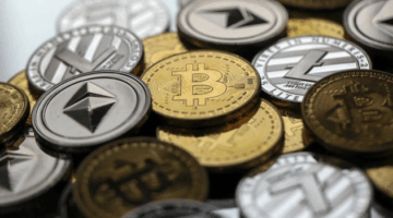 انخفاض أسعار العملات الرقمية انتظاراً لقرار الفيدرالي amidst تصاعد التوترات العالمية
