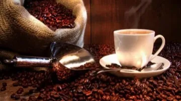انخفاض أسعار القهوة عالمياً يتيح فرصة لتراجع متوقع في السوق المحلية