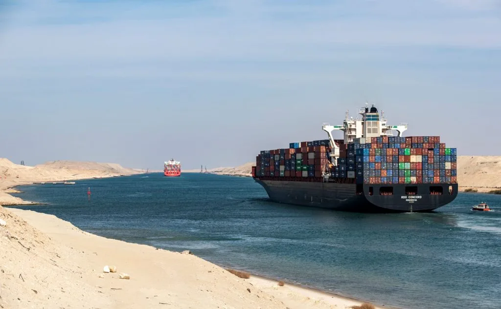 انخفاض إيرادات قناة السويس بنسبة 23.1% خلال الربع الثالث من 2024/2025 انخفاض إيرادات قناة السويس بنسبة 23.1% خلال الربع الثالث من 2024/2025