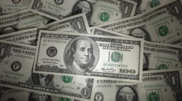 انخفاض الدولار مع ارتفاع توقعات تخفيض أسعار الفائدة في الولايات المتحدة