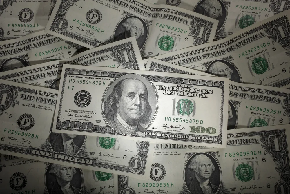 انخفاض الدولار مع ارتفاع توقعات تخفيض أسعار الفائدة في الولايات المتحدة انخفاض الدولار مع ارتفاع توقعات تخفيض أسعار الفائدة في الولايات المتحدة
