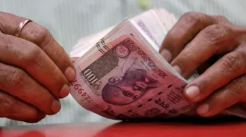 انخفاض الروبية الهندية إلى أدنى مستوى لها في شهرين