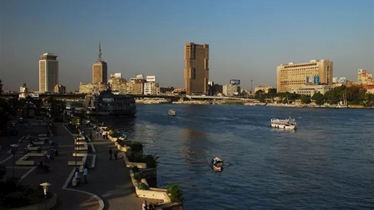 انخفاض درجات الحرارة وزيادة نشاط الرياح.. توقّعات الأرصاد للطقس الساعات القادمة انخفاض درجات الحرارة وزيادة نشاط الرياح.. توقّعات الأرصاد للطقس الساعات القادمة