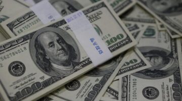 انخفاض سعر الدولار اليوم الأربعاء في المصارف… كم يبلغ سعره؟
