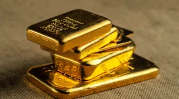 انخفاض طفيف في أسعار الذهب تزامنًا مع انتظار قرارات البنوك المركزية في ظل الأوضاع الجيوسياسية المتقلبة