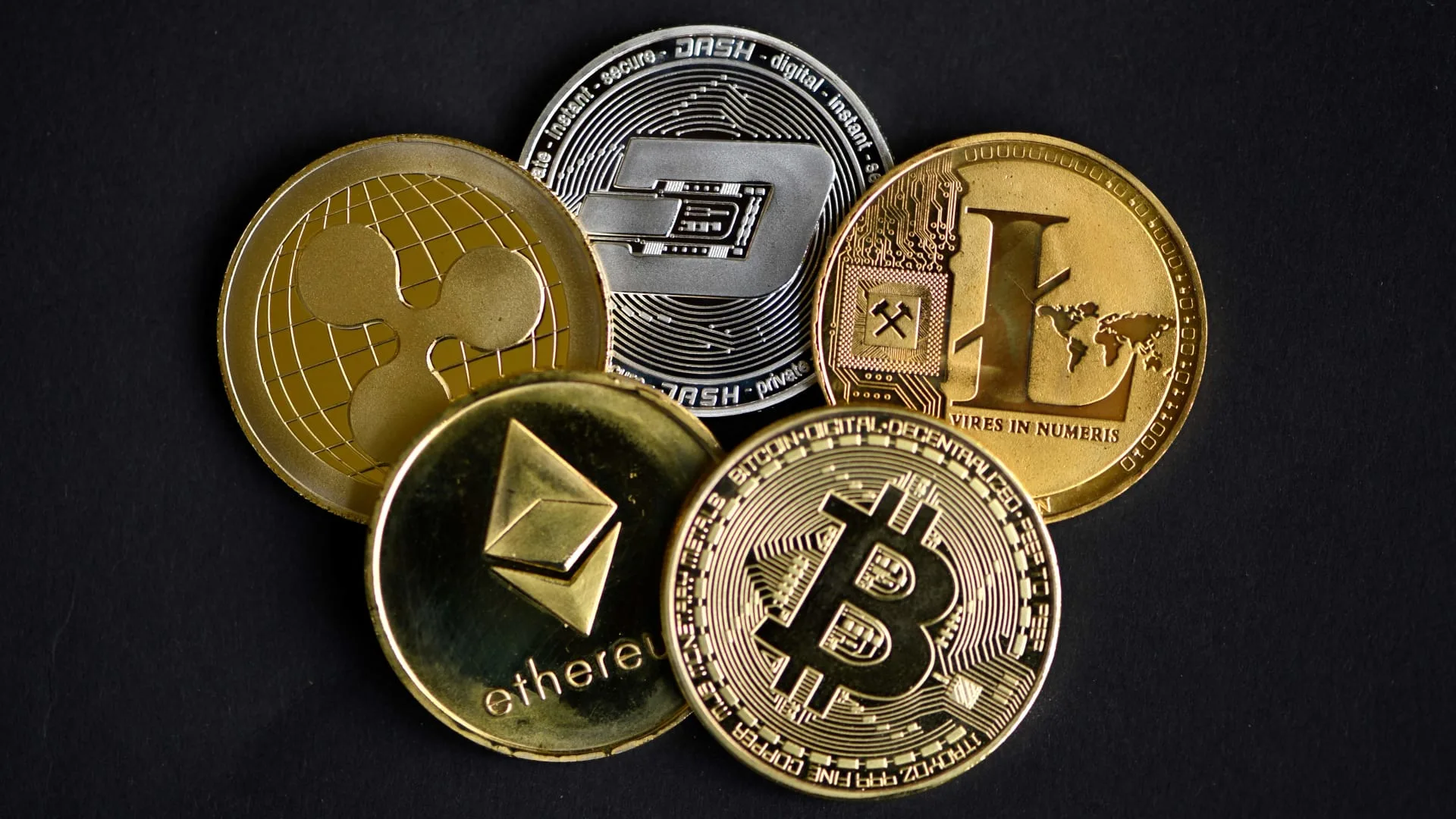 انخفاض قيمة العملات الرقمية في ظل تصاعد التوترات الإقليمية وانتظار قرار الاحتياطي الفيدرالي الأمريكي انخفاض قيمة العملات الرقمية في ظل تصاعد التوترات الإقليمية وانتظار قرار الاحتياطي الفيدرالي الأمريكي