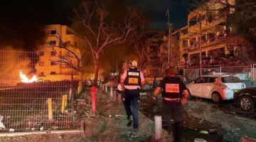 اندلاع حريق في محطة كهرباء بحيفا بسبب سقوط صواريخ إيرانية (فيديو)