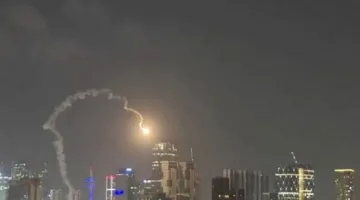 انطلق ثم عاد وسقط بين العمارات.. فشل صاروخ اعتراضي إسرائيلي في قلب تل أبيب (فيديو)