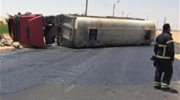 انقلاب شاحنة نقل الوقود على طريق القاهرة – السويس