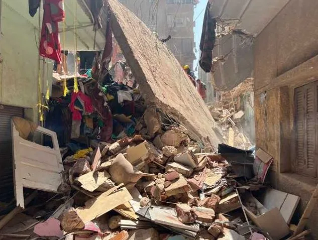 انهيار مبنيين في حدائق القبة بالقاهرة وتدخل فرق الدفاع المدني انهيار مبنيين في حدائق القبة بالقاهرة وتدخل فرق الدفاع المدني