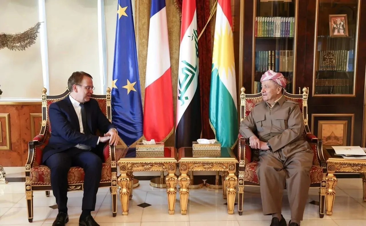 بارزاني والسفير الفرنسي يتحدثان عن الشؤون الإقليمية ومحادثات أربيل وبغداد بارزاني والسفير الفرنسي يتحدثان عن الشؤون الإقليمية ومحادثات أربيل وبغداد